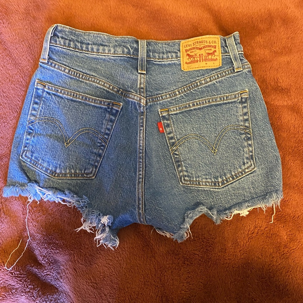 Levi’s - Picture 2 of 4